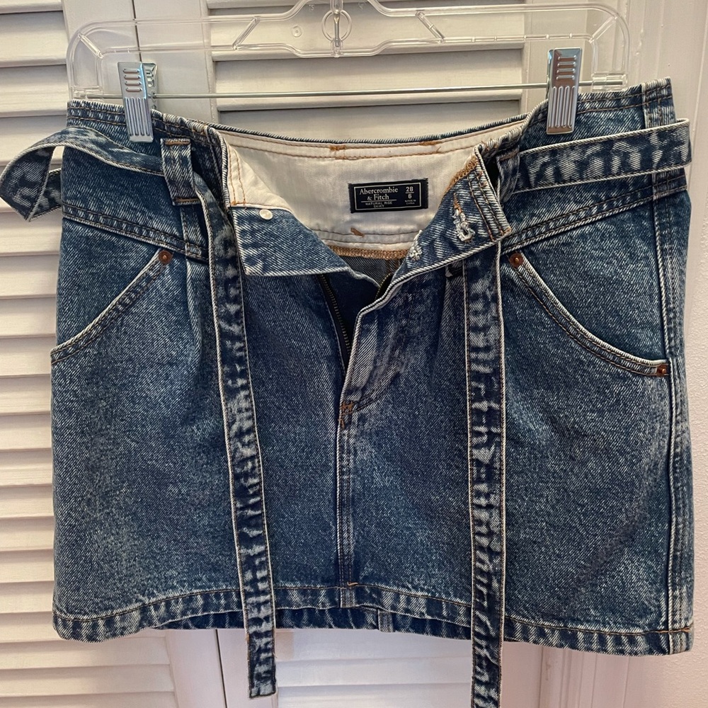 Size 6 Abercrombie and Fitch tie front jean skirt